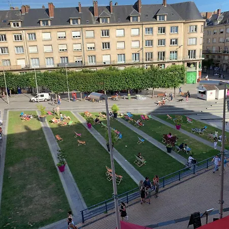 Vue Exceptionnelle Sur La Place Gambetta Plein Centre Cafes Restos Ideal Sejour Pro Ou En Famille
