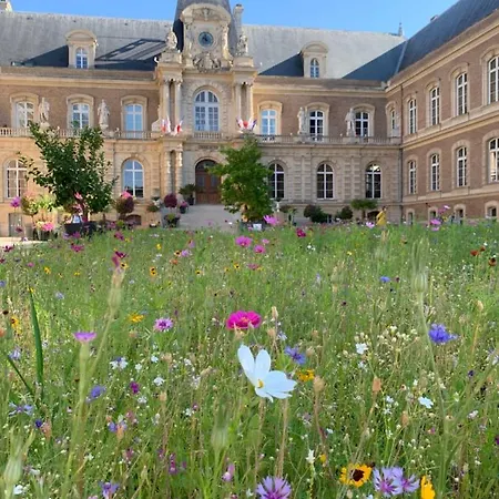 Vue Exceptionnelle Sur La Place Gambetta Plein Centre Cafes Restos Ideal Sejour Pro Ou En Famille Апартаменты