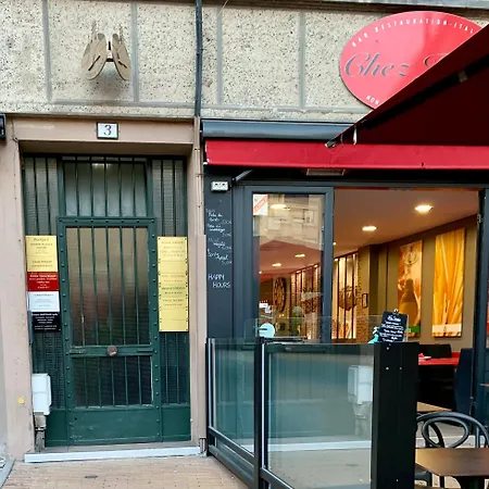 Vue Exceptionnelle Sur La Place Gambetta Plein Centre Cafes Restos Ideal Sejour Pro Ou En Famille אמיינס